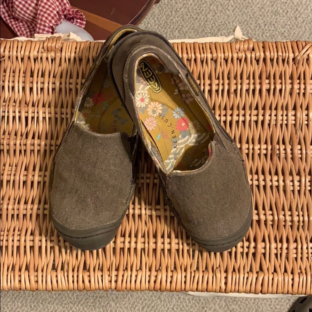 Keen slip ons
